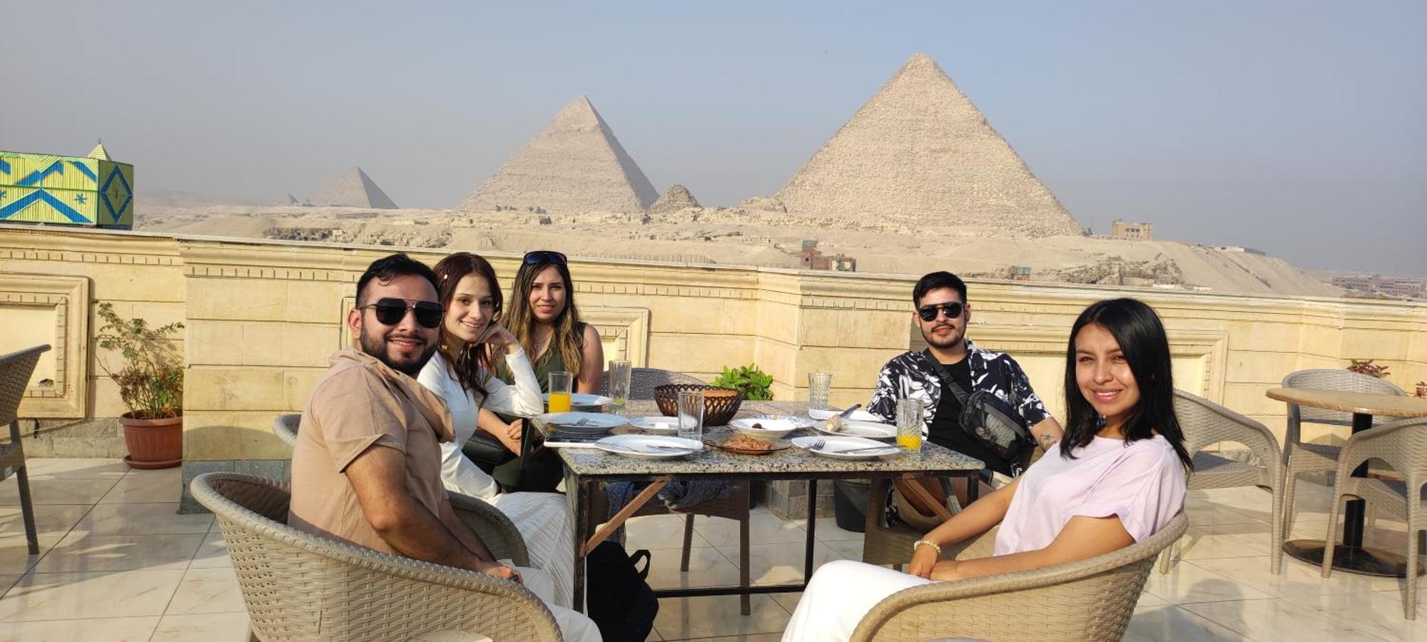 Pyramids Kingdom - Guest House Kafret el-Gabal Exteriör bild