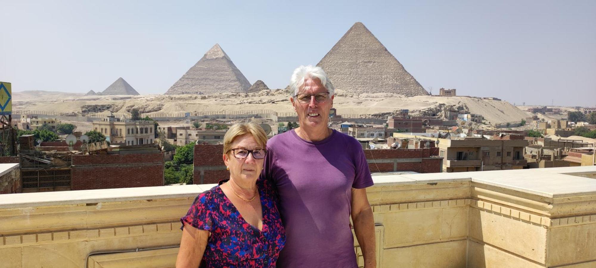 Pyramids Kingdom - Guest House Kafret el-Gabal Exteriör bild