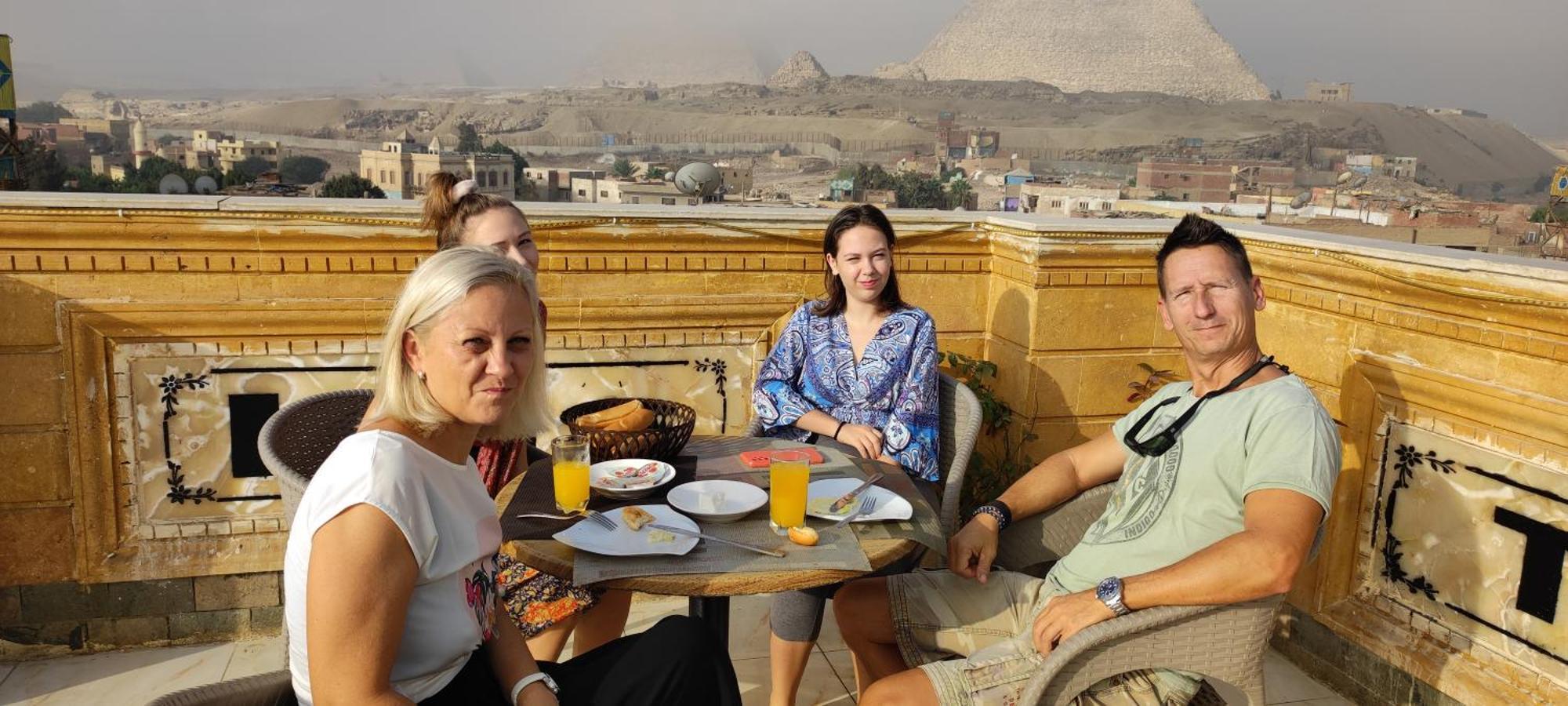 Pyramids Kingdom - Guest House Kafret el-Gabal Exteriör bild
